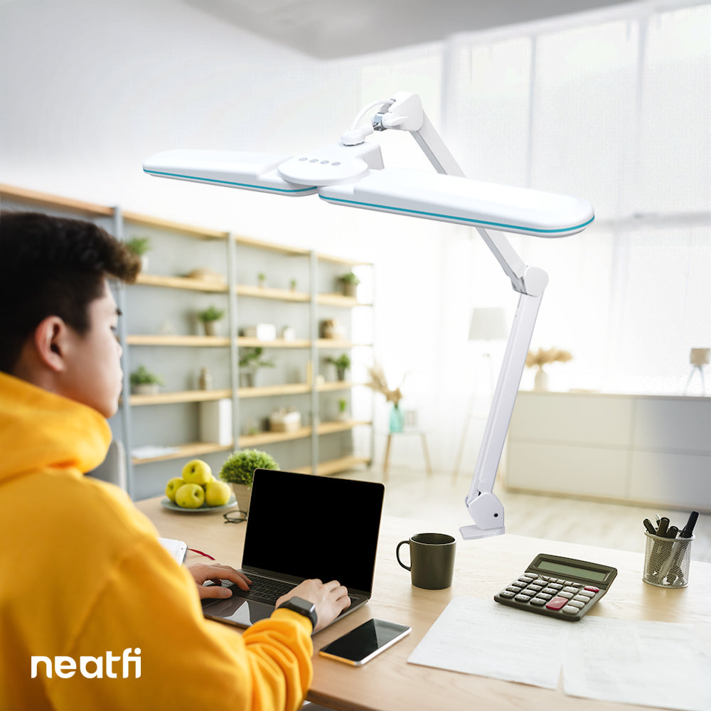 Lámpara de escritorio LED Shade Elite de 17" de ancho con abrazadera – 3 modos de luz, atenuación no polar, anillo azul